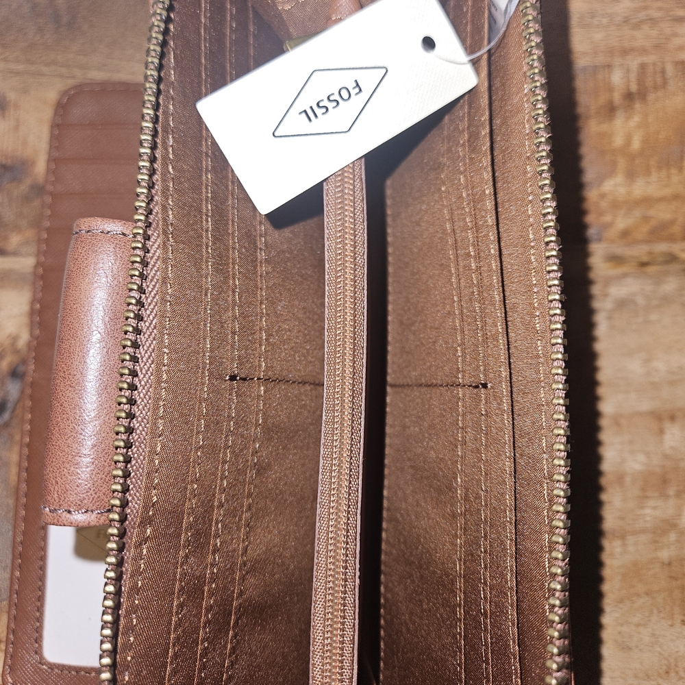 Fossil Multicolor Logo Print Wristlet Wallet - Picture 4 of 4